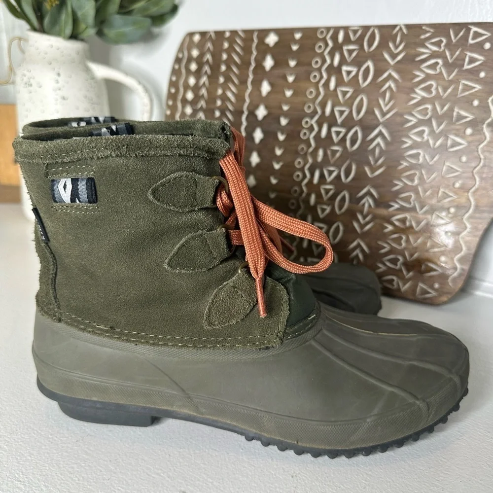Khombu Olive Green Outdoor Crest Duck Boots with Orange Laces Women's - Size 9